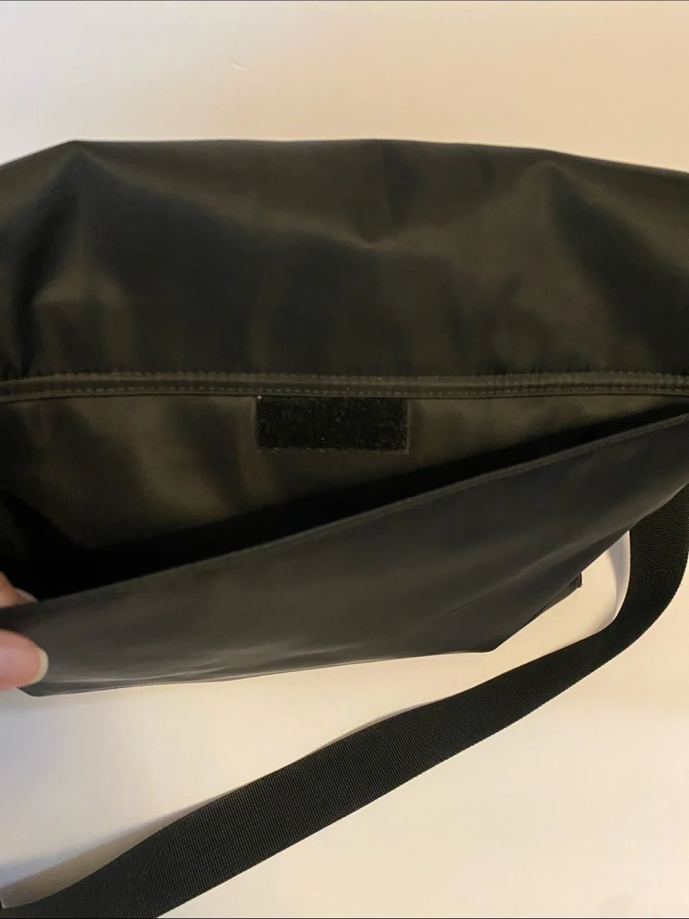 GAP Black Men's Messenger Bag with Adjustable Strap